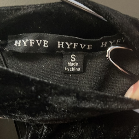 Black velvet romper - Picture 3 of 3